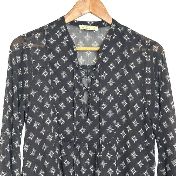 Hollister Size Medium Black Geometric Floral Lace Up Blouse - Picture 2 of 6